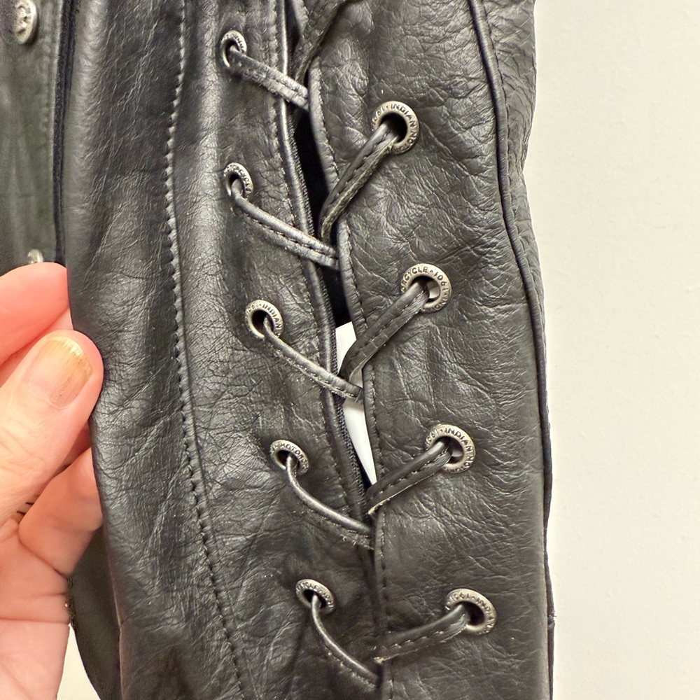 Black Indian Motorcycle Leather Vest - Picture 5 of 8